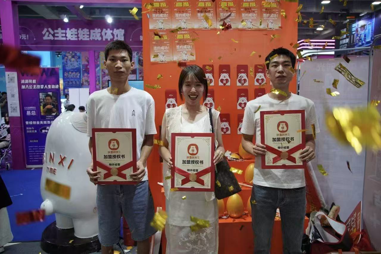 中国第二大出海餐饮品牌冰雪时光亮相富众GFE 2025第49届广州国际餐饮加盟展,掀起签约狂潮!