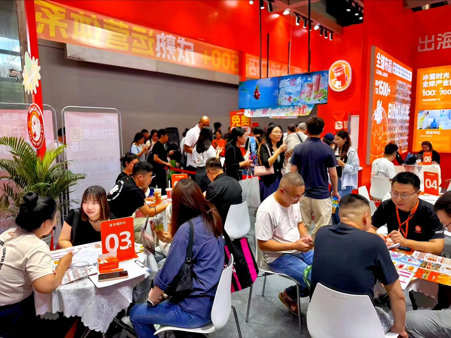 奶基底全面升级｜冰雪时光：以鲜为底，重新定义10元价带健康茶饮新标杆